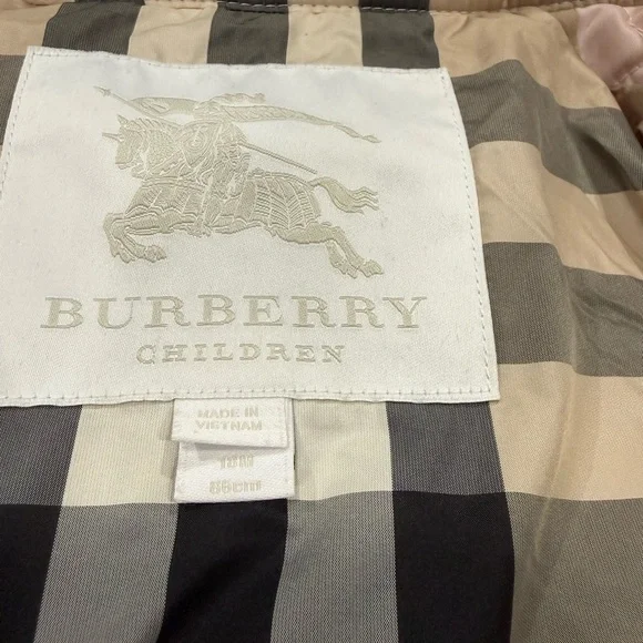 Burberry Light Pink Quilted Kids Puffer Jacket - Picture 5 of 7